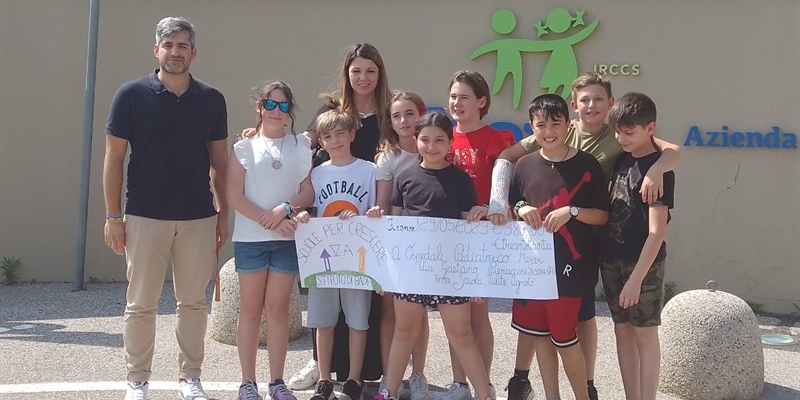 I ragazzi quando al momento della consegna della donazione.