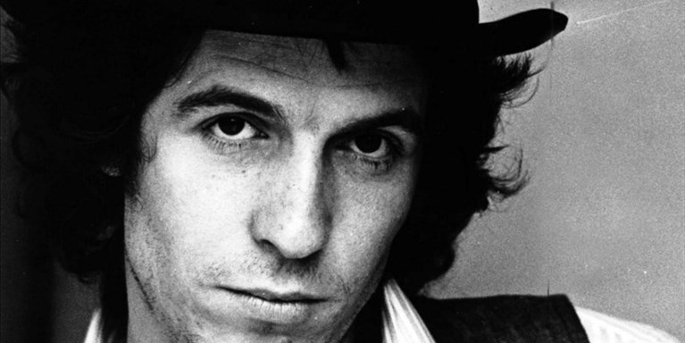 1981 - Muore in un incidente stradale Rino Gaetano