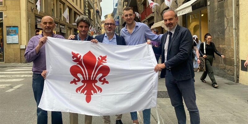 Bandiere in via Guicciardini