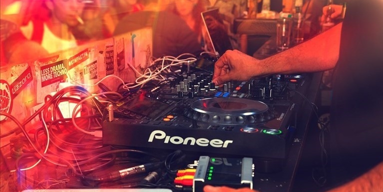 aggressione fuori dalla discoteca