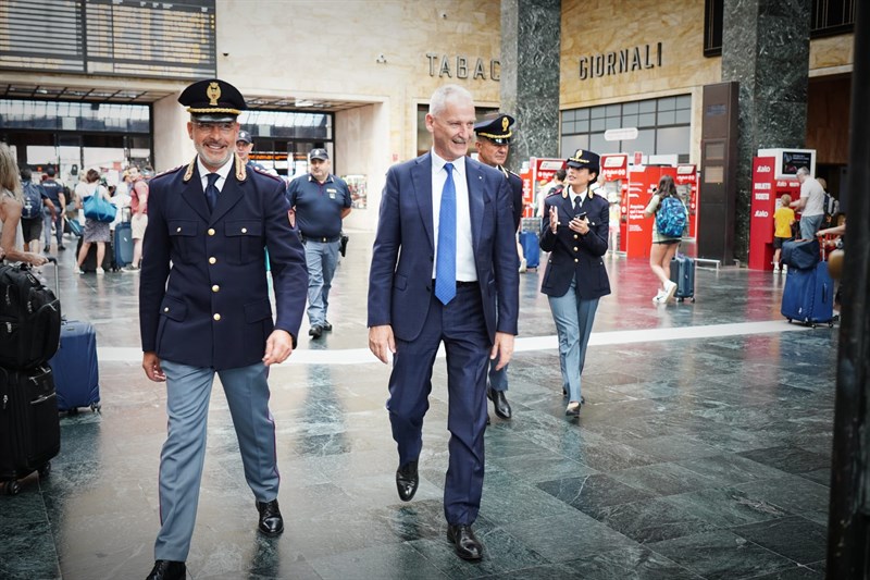 Il Questore in visita agli agenti nel giorno di Ferragosto