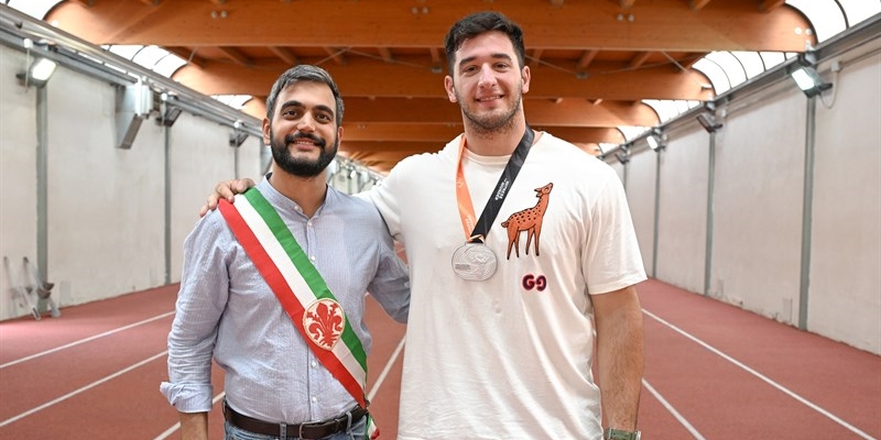 L'assessore Guccione con il campione Fabbri