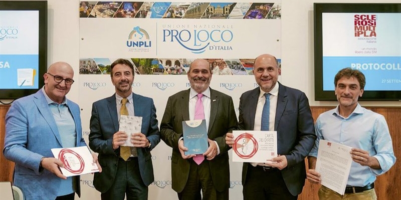 da sx: I. Di Giovanna (segr. gen. Unpli), P. Bandiera ( pr. AISM), F. Vacca (presidente AISM), A. La Spina (presidente Unpli), G. Desiderio (pr. Unpli)