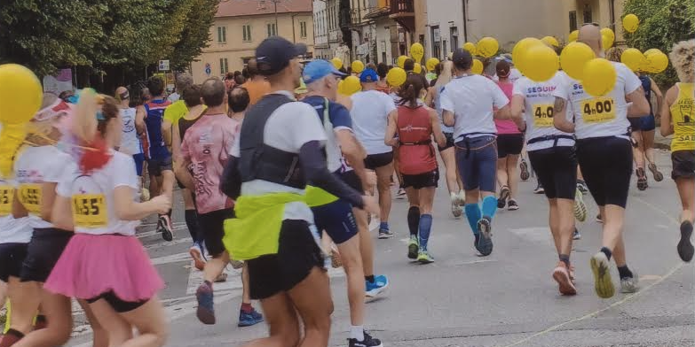 La partenza da piazza Dante della Maratona del Mugello dello scorso anno
