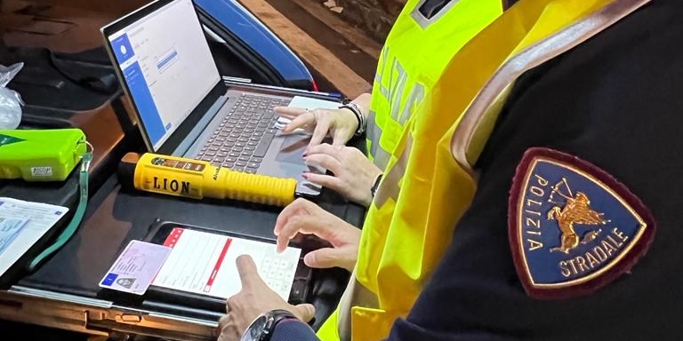 I controlli della stradale al casello di Firenze Ovest
