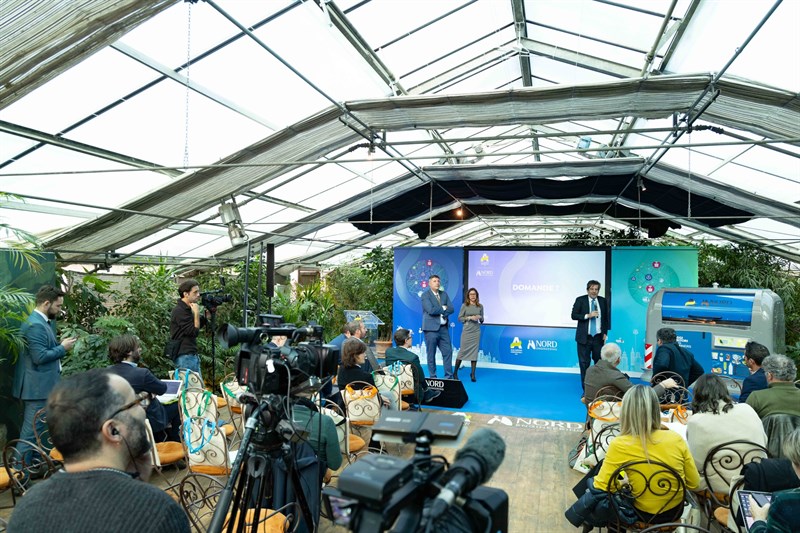 La presentazione del cassonetto intelligente