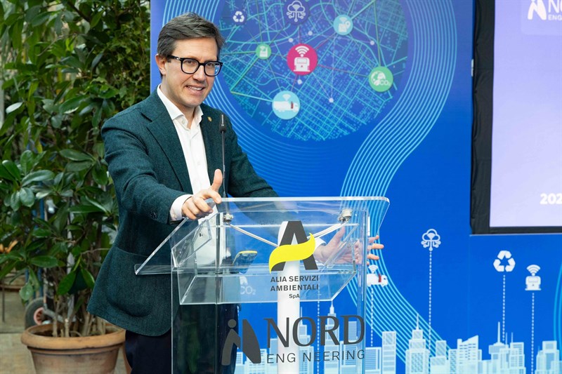 La presentazione del cassonetto intelligente