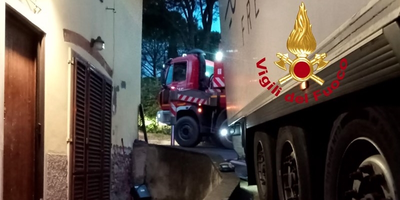 Il camion incastrato