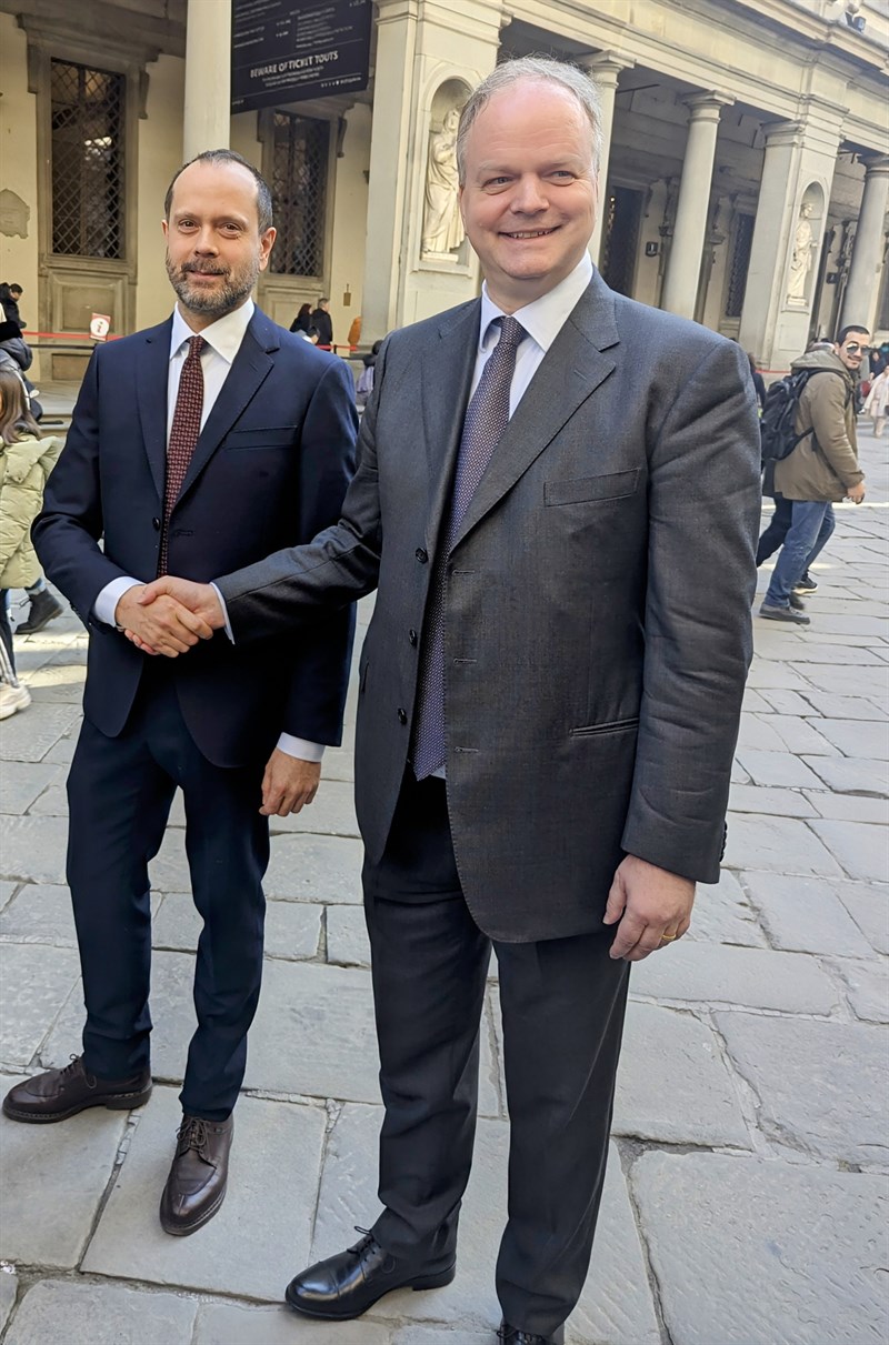 Il simbolico passaggio di consegne