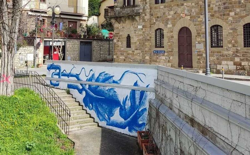 Uno dei due murales