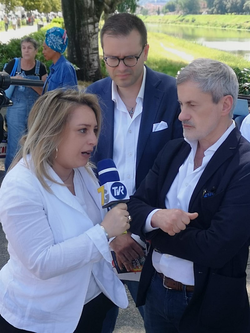 Gianni Alemanno al mercato delle Cascine