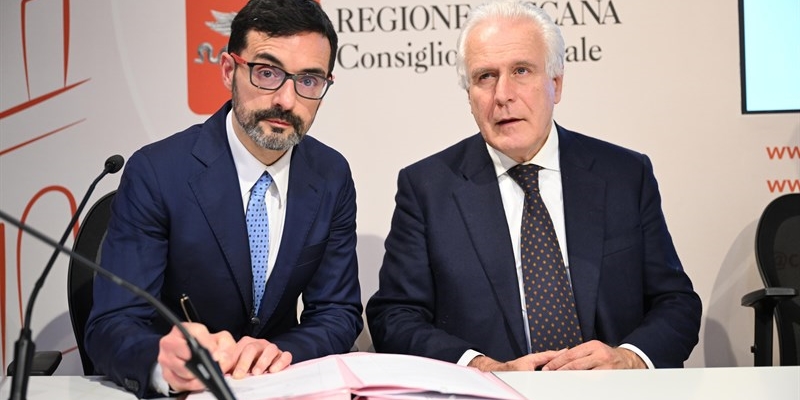 Giani presenta il nuovo direttore dell'Asl Toscana Sud Est, Marco Torre