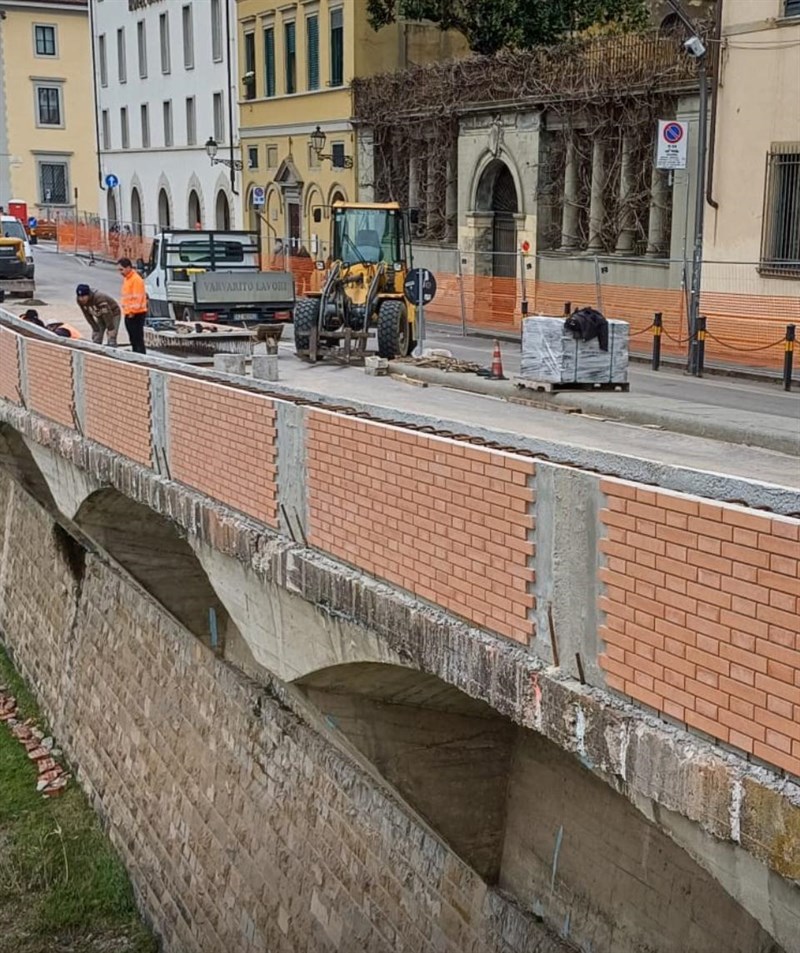 Le spallette ""incriminate"",""Fratelli d'Italia