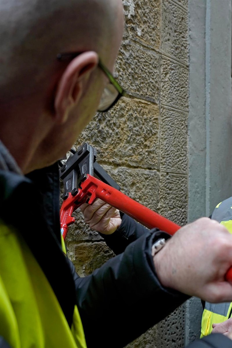 La rimozione delle key box della Polizia Municipale con la Sindaca