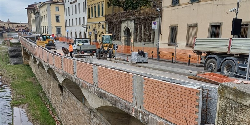 Le spallette ""incriminate"",""Fratelli d'Italia