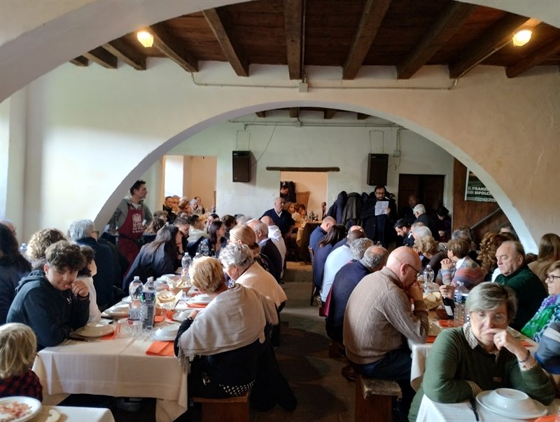 Un momento del pranzo dei Bifolchi