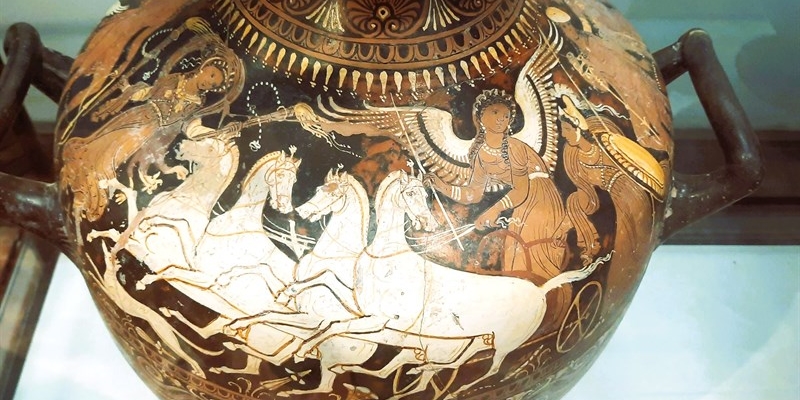 Hydria a figure rosse di produzione apula. Fine del IV secolo a.C.