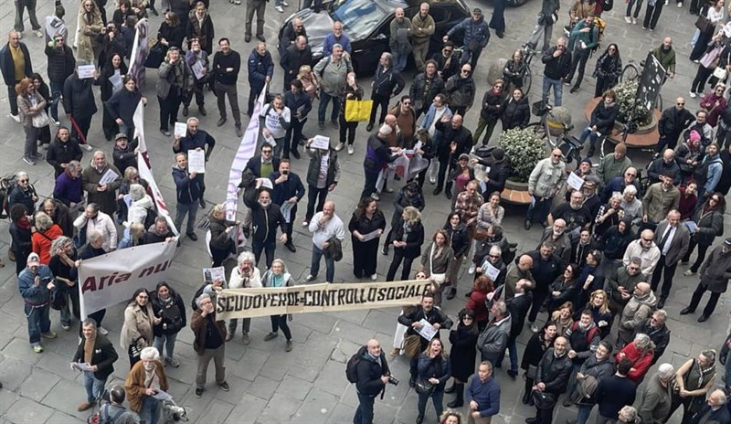 La protesta sotto Palazzo Vecchio