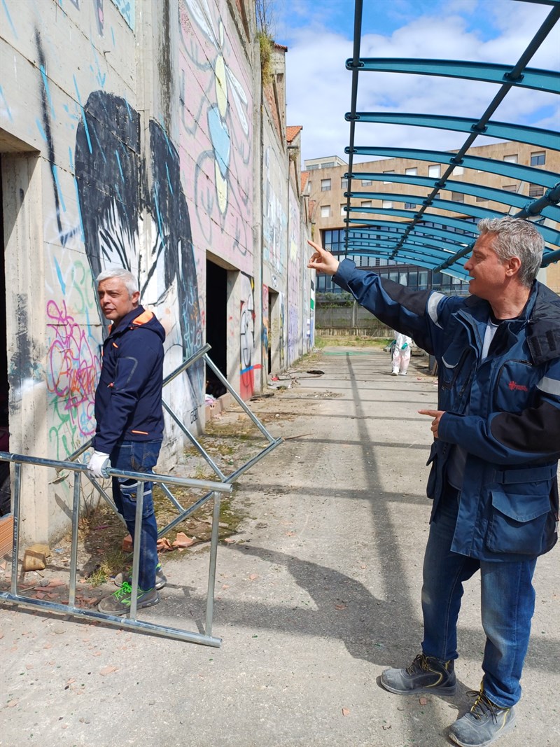 Operai al lavoro nell'area