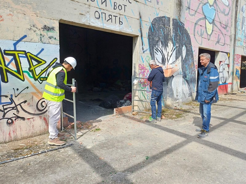 Operai al lavoro nell'area