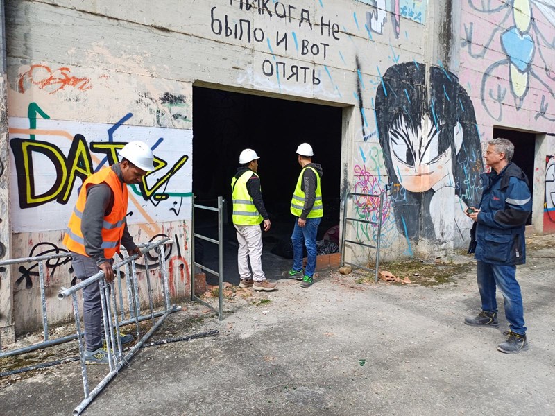 Operai al lavoro nell'area