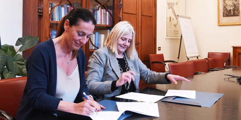 La firma dell'accordo