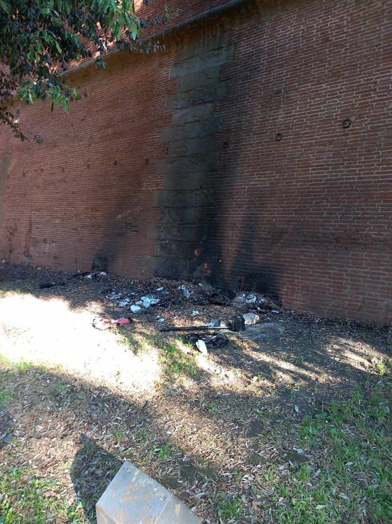 fuoco nelle mura della Fortezza