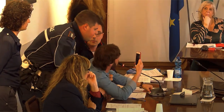 Il momento dell'allontanamento del Consigliere Franchi