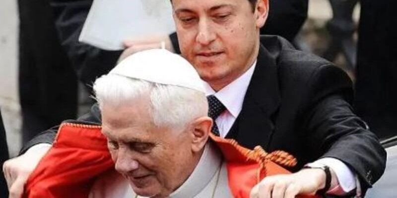 2012 - Scoppia lo scandalo Vatileaks