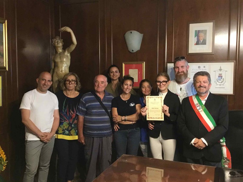 La consegna dell'encomio