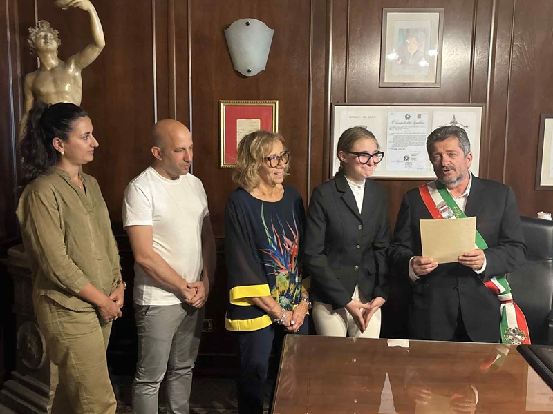 La consegna dell'encomio