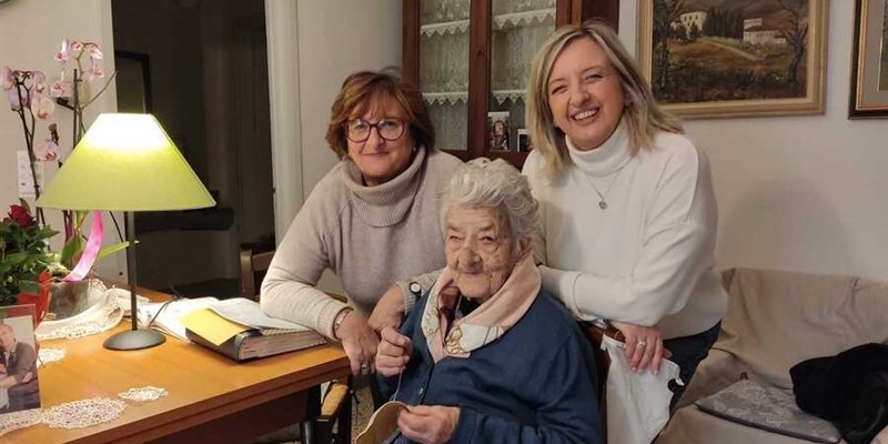 Noemi Morandi con le figlie Gisella e Simona