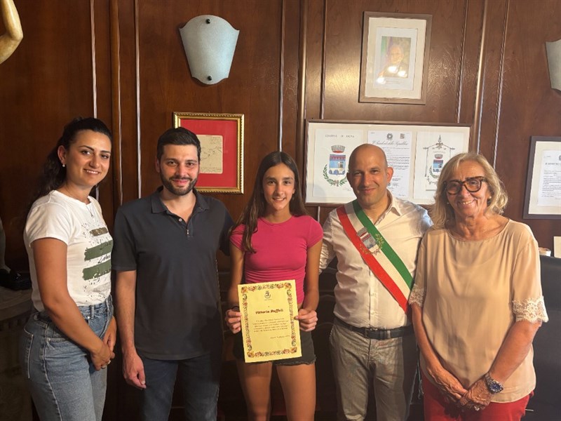 La consegna dell'encomio