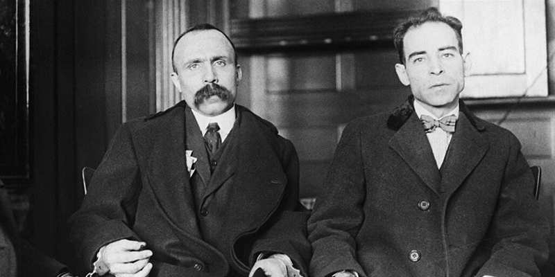 1927 - Bartolomeo Vanzetti e Nicola Sacco in manette vengono condannati a morte (97 anni fa):
