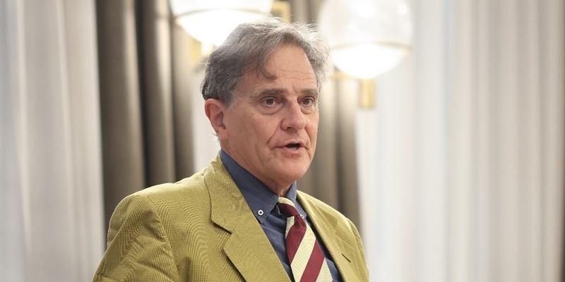 Andrea Ulmi, noi moderati