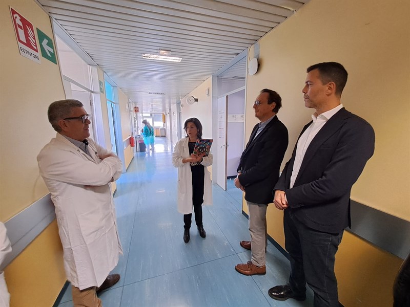 Un momento della visita dei direttori ai reparti del SMA