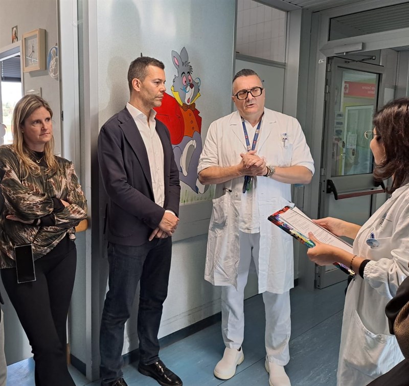 Un momento della visita dei direttori ai reparti del SMA