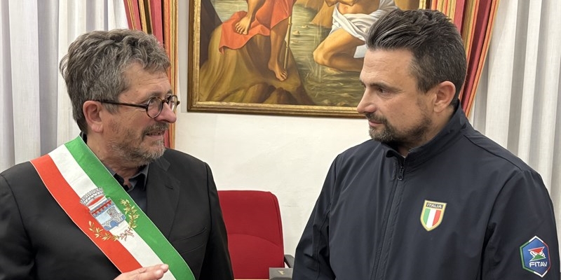 L'atleta del mese col sindaco Fossi