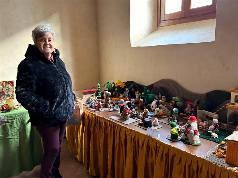 Antonietta Curcio e il suo presepe all'uncinetto