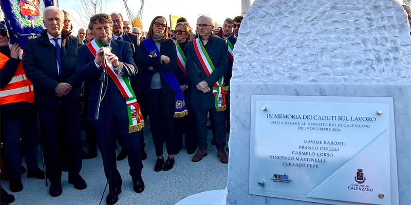 L'inaugurazione del monumento al ricordo