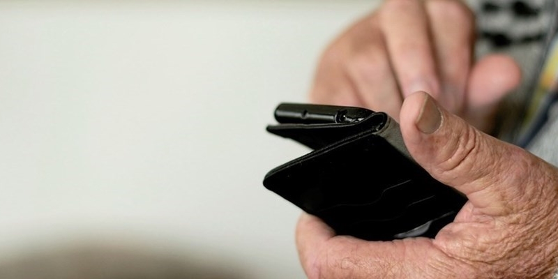 Anziana chiama il 112 e sventa la truffa