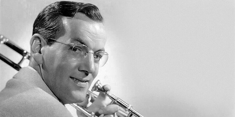 1944 - Glenn Miller scompare sulla Manica