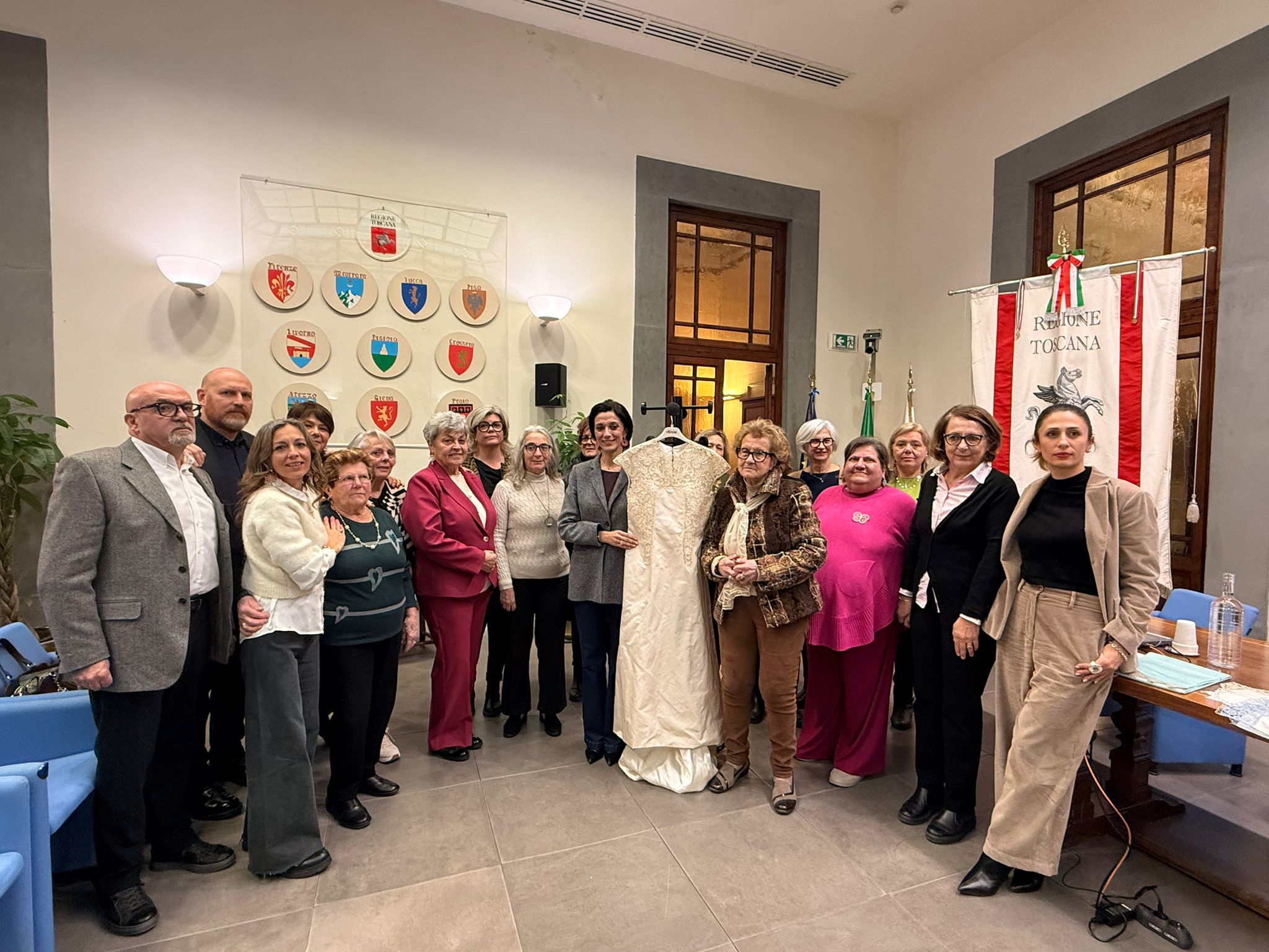 Punto Tavarnelle conferenza stampa con l'assessora regionale Manetti e le ricamatrici