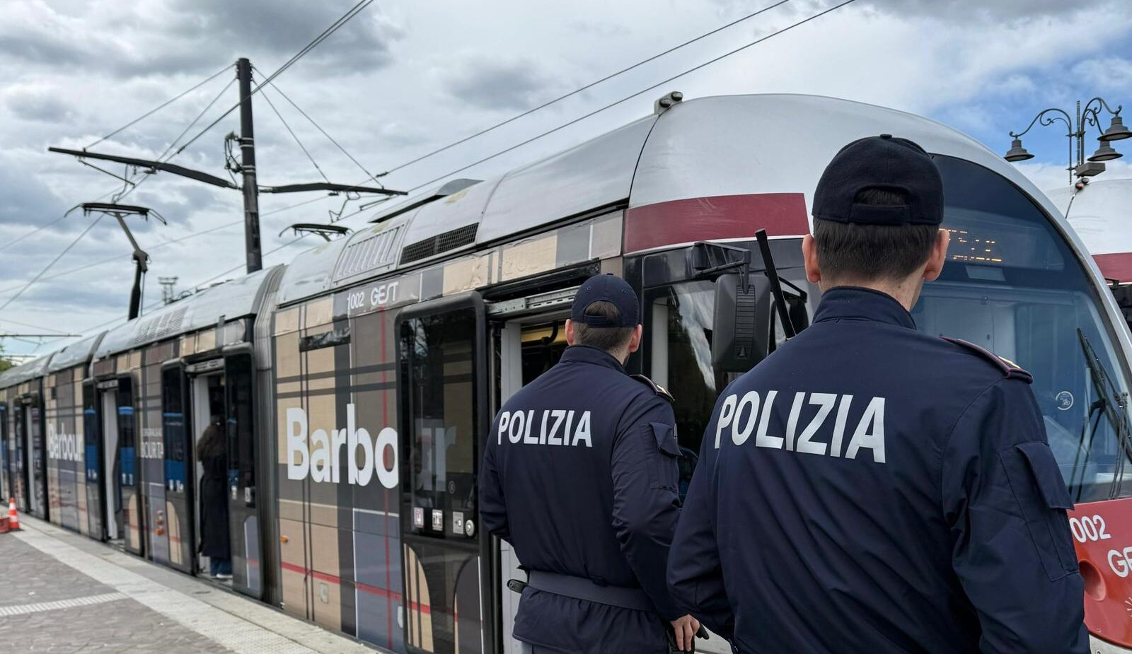 Pol tramvia polizia